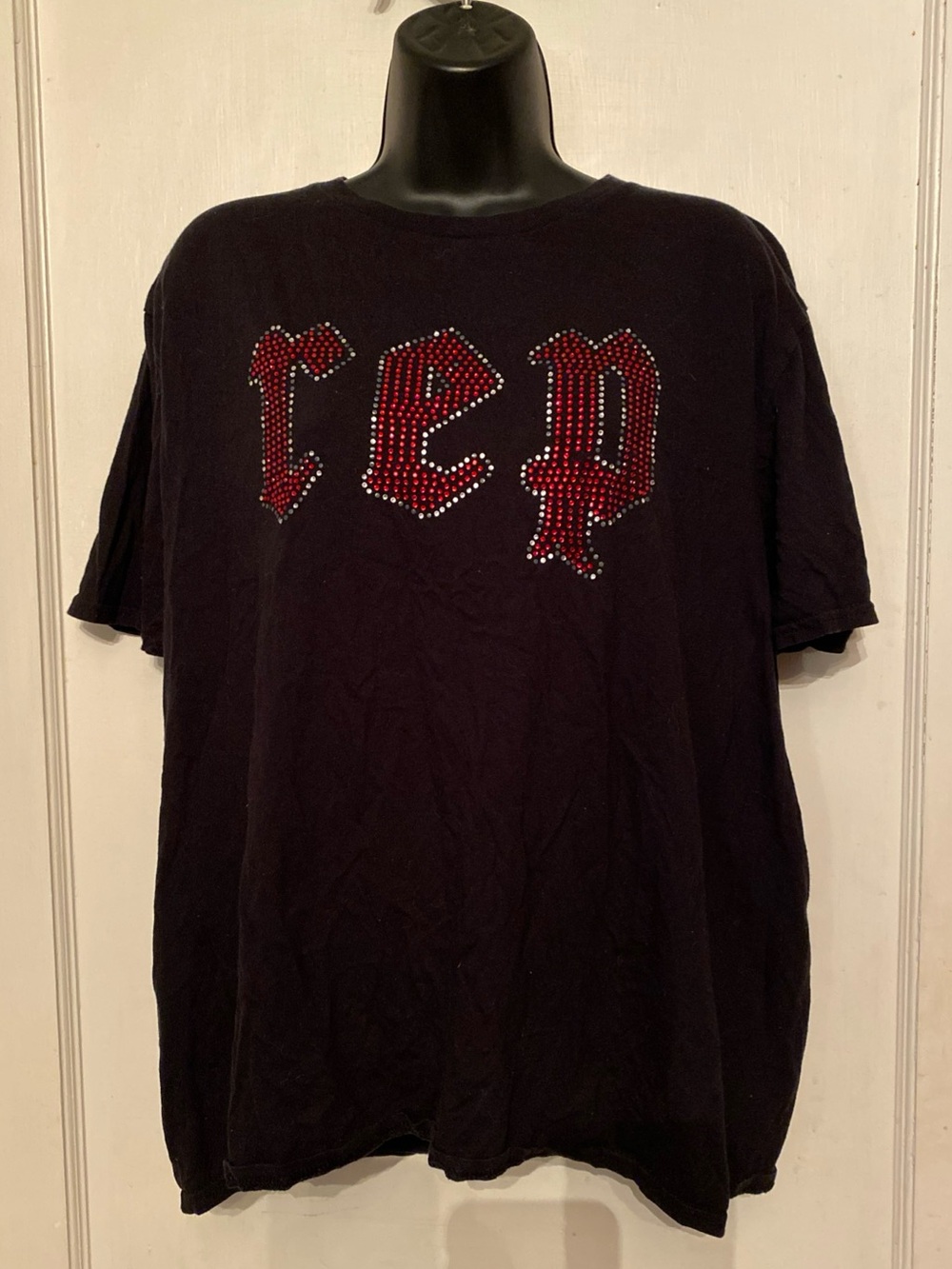 V! REP Trinity t-shirt crew size M pre-owned, missing rhinestones